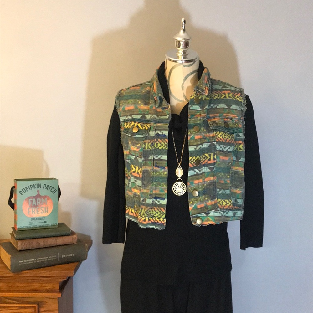 ❤️5/20❤️ With love Aztec  Jean vest size L
